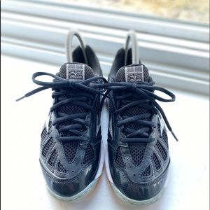 MIZUNO Wave Hurricane Volleyball shoes W-6 COLOR - BLACK & SILVER